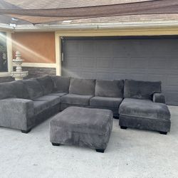 Beautiful dark grey sectional with ottoman in great condition very comfortable and clean asking 680