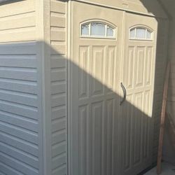 RUBBERMAID 7X7 PLASTIC SHED DISMANTLED 