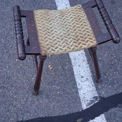 VINTAGE ANTIQUE SADDLE BENCH STOOL