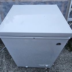 Chest FREEZER: IGLOO