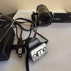 Sony HDR-CX160 SDHC/MS PRO Duo 1080p Digital Camcorder w/30x Opt/350x Digital Zoom, HDMI, 3.0" Touchscreen & 16GB Memory