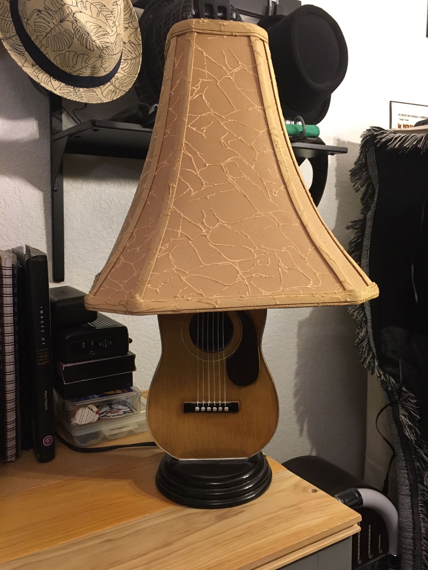 Guitar lamp