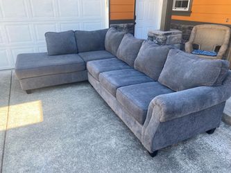 Very nice sectional couch - Super clean Great Shape