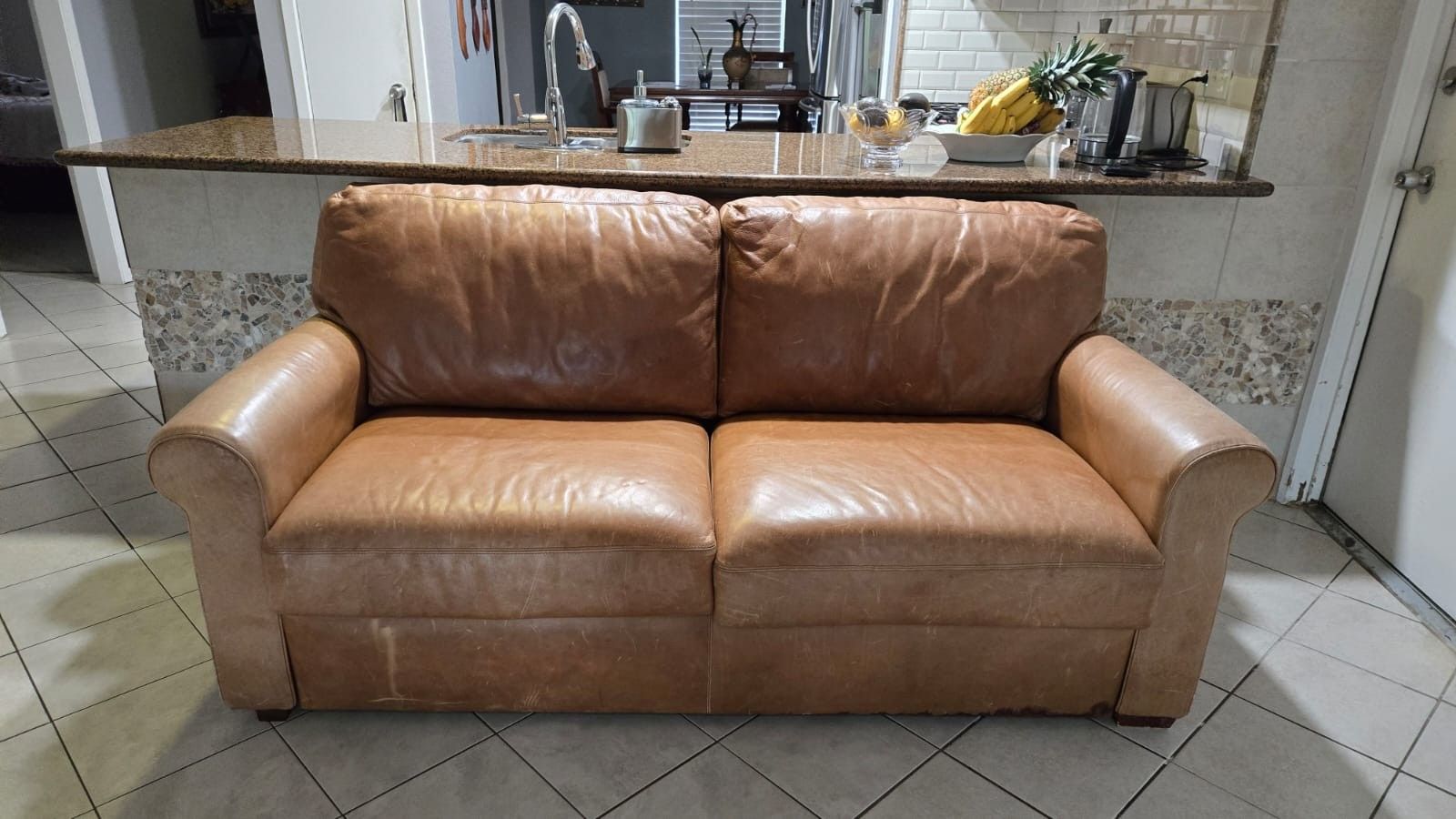 Sillón cama y una cajonera