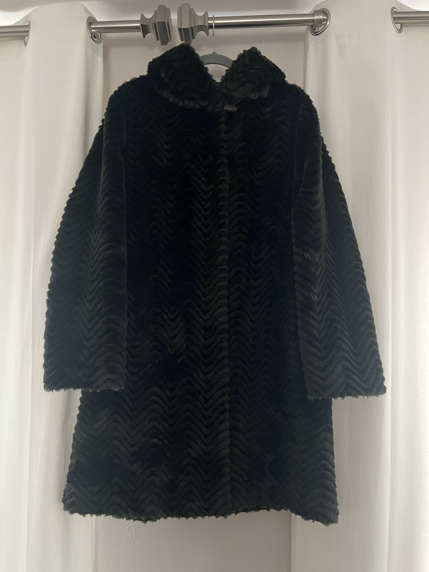 Chevron Faux Fur Coat by Bernardo Size L