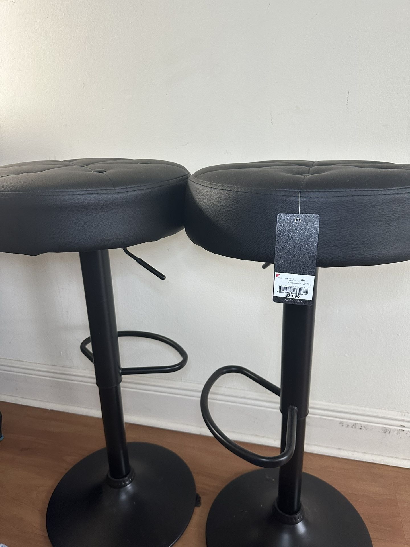 2 Bar Stools