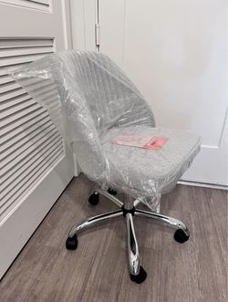 Adjustable Swivel Task Computer Chair. New!