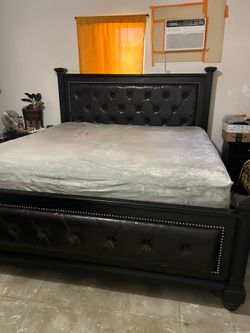 Espresso dark brown Eastern king bed frame only Box Spring required 2 matching nightstands in perfect condition very sturdy furniture 3 piece set for 