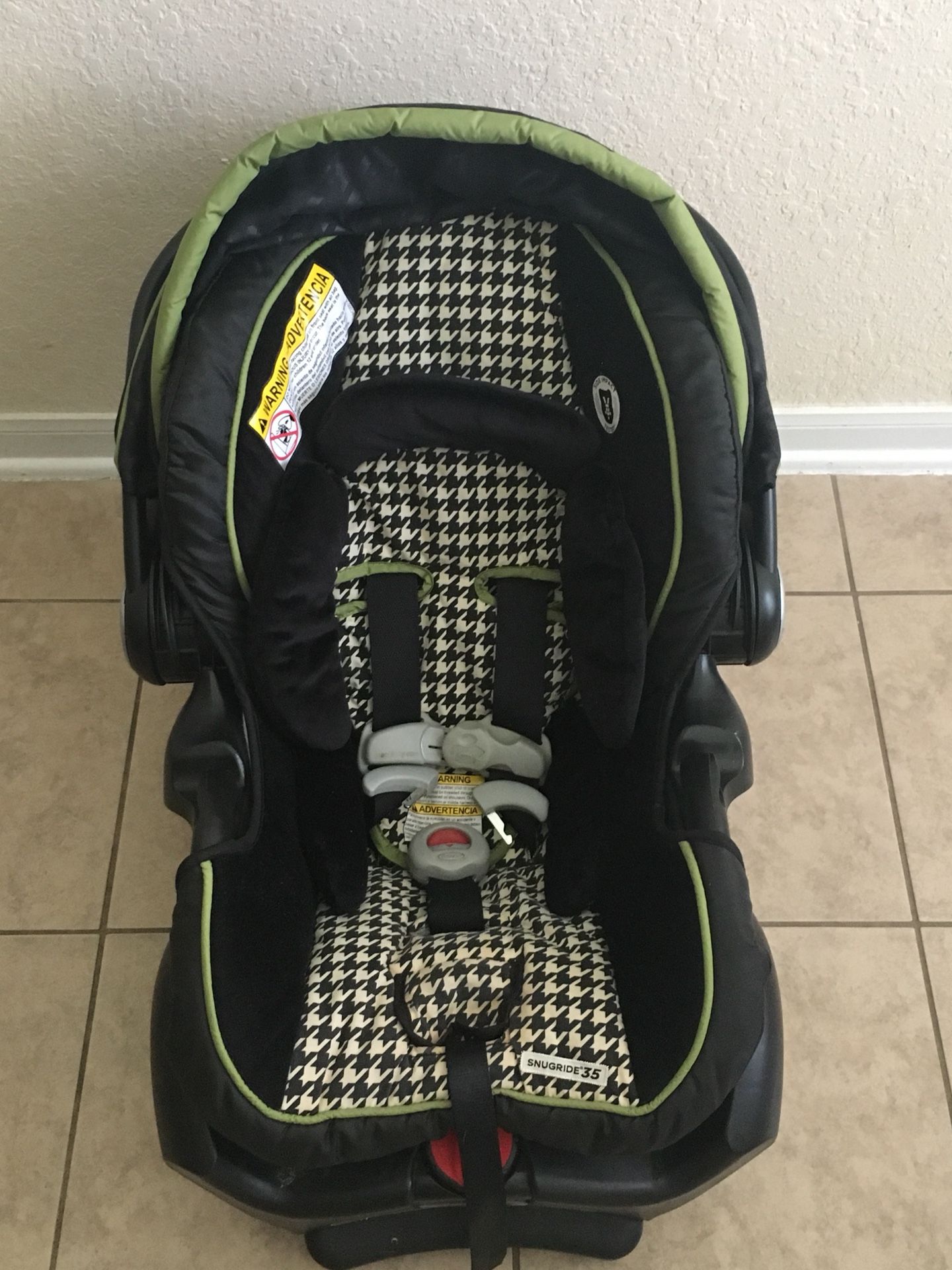 Graco Snugride 35 Car seat + Base