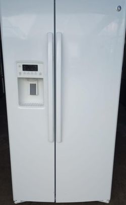 GE  Side By Side White Refrigerator Fridge
