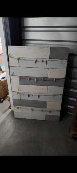 Rustic Farmhouse Handmade Pallet Wood Picture Display
Pallet Picture Holder