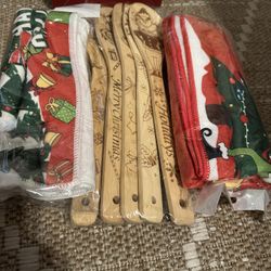 Gringe Wodden Spoons And 2 Kitchen Towels Set 