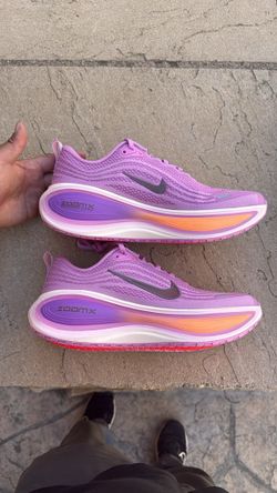 New Nike Vomero plus magenta black running shoes Women’s 10, Men’s 8.5