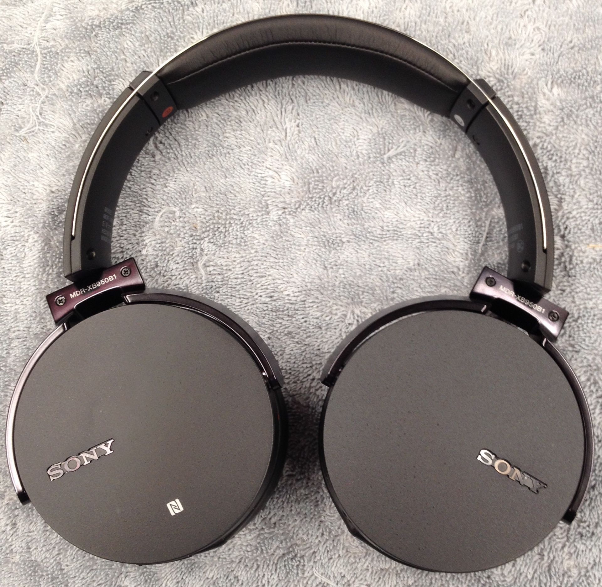 Sony MDR-950 EXTRA BASS Bluetooth Headphones