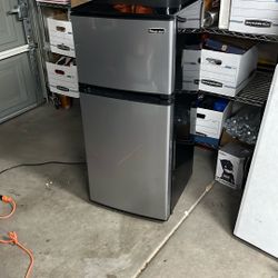 18.5 in. W, 4.5 cu. ft. 2-Door Mini Refrigerator, with Freezer in Platinum Steel