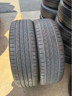2 tires marca CONTINENTAL acontact 225/60R21 por $60
