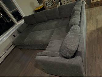 Sectional Couch Grey w chaise