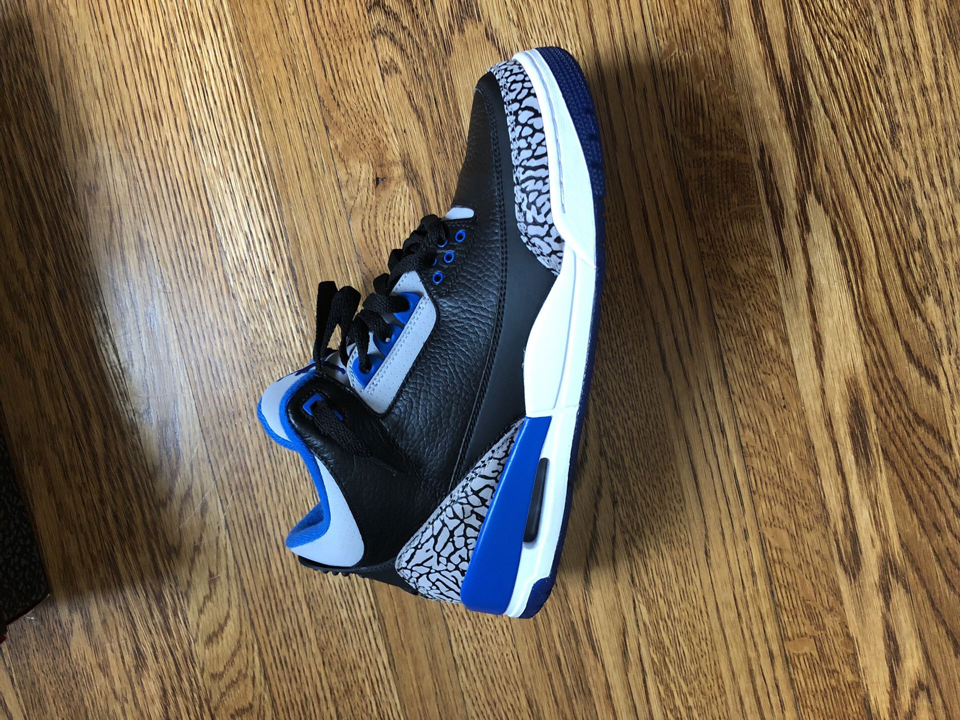 Sport blue Jordan retro 3’s size 9.5 DS