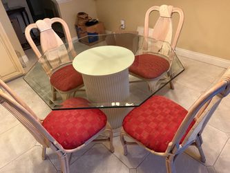 Beautiful octagon 48 inch glass table with four chairs
