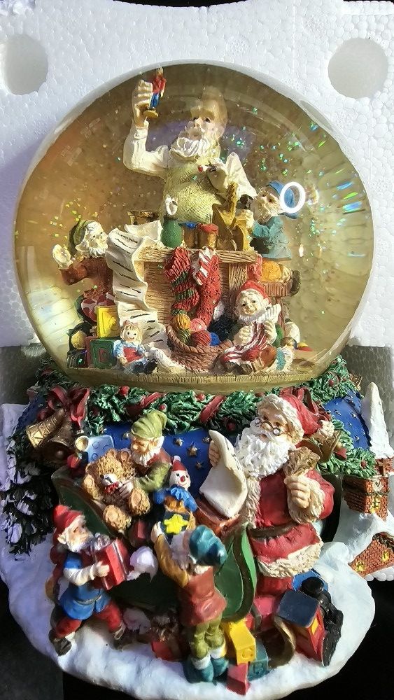 Music Water Globe Santa Toy Shop