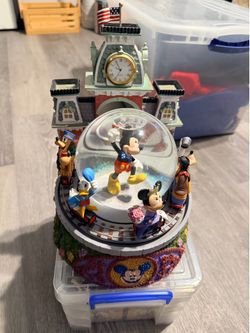 DISNEY SNOW GLOBE