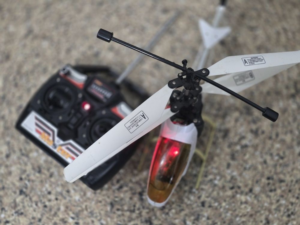 HELICOPTER WITH REMOTE