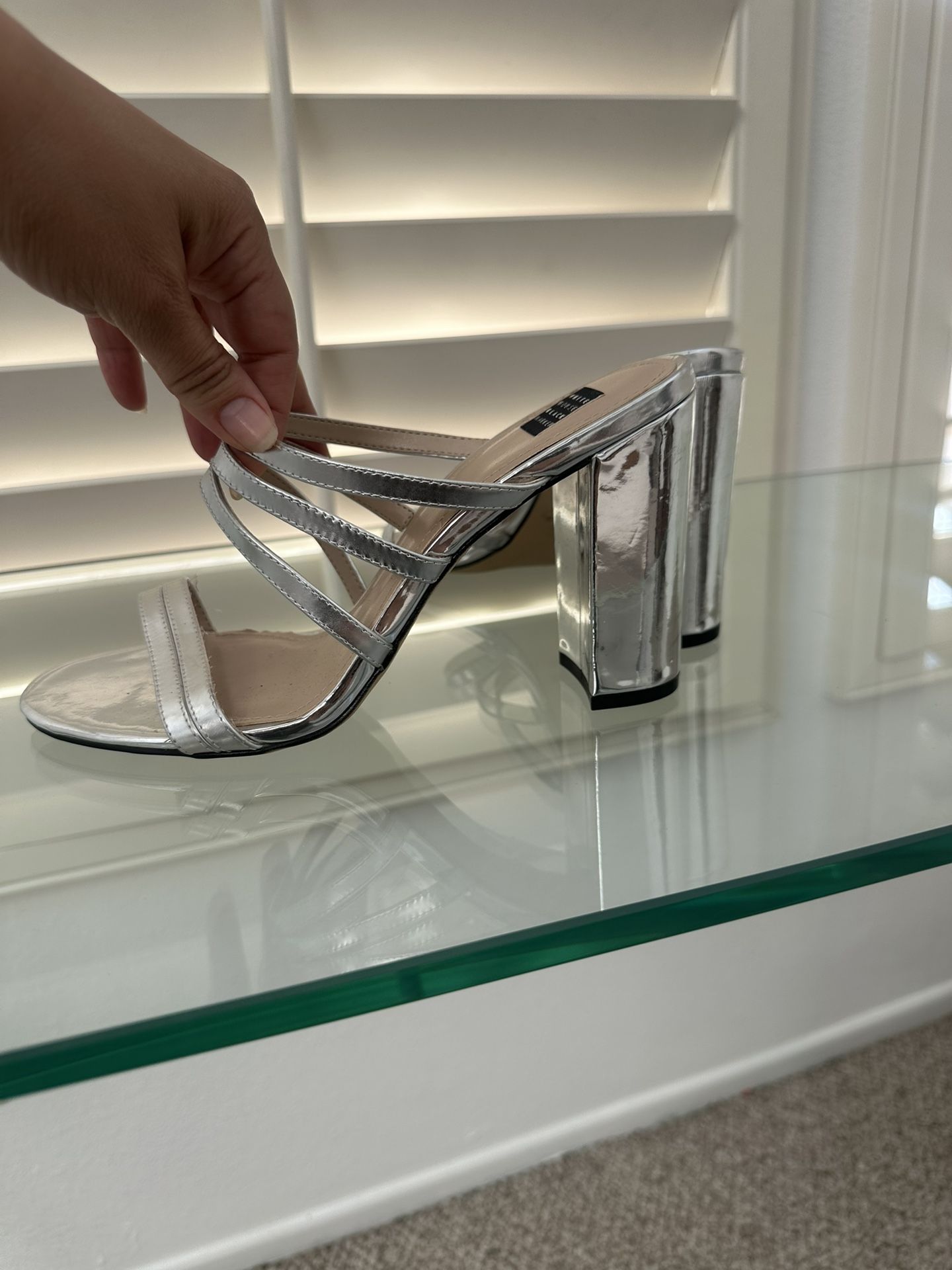 Heels Silver White House Blavk Market Size 9