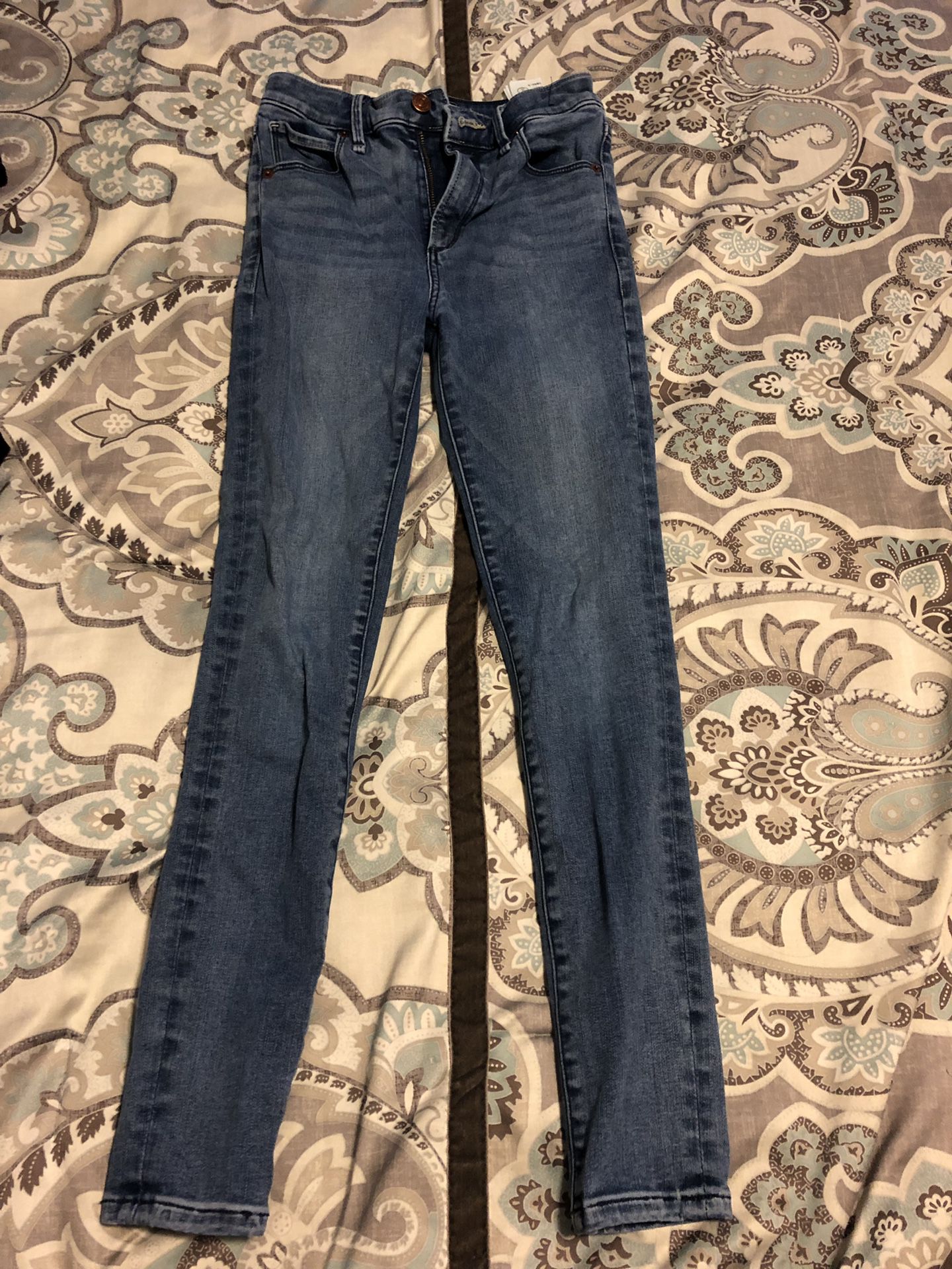 Women’s - size OO (24) - Abercrombie & Fitch