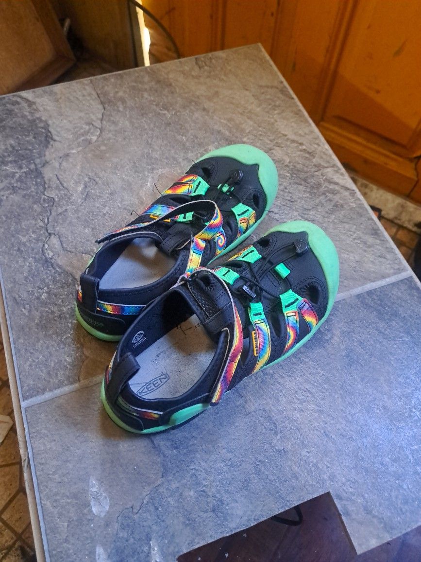 Keen Footwear Size 6