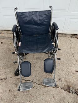 Like NEW MEDLINE Wheelchair W leg lifts
