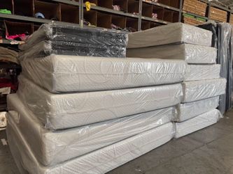 White memory foam Queen size set