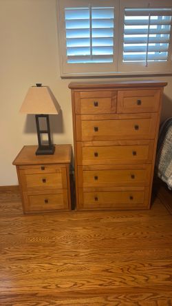 Bedroom furniture set