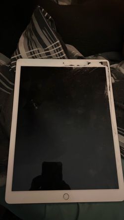 Apple iPad with Cracked Screen – For Parts