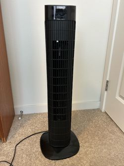 Tower fan with remote control in excellent condition.