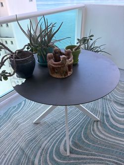 Round Outdoor Dining Table Dark Top