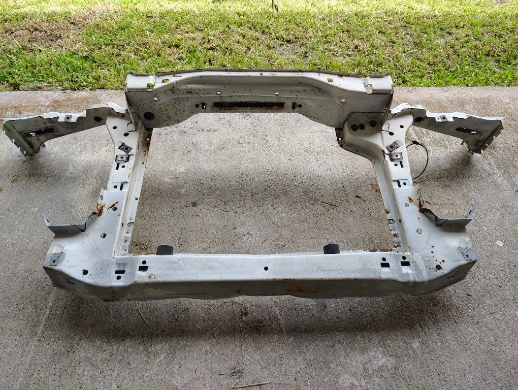 E30 Radiator Support