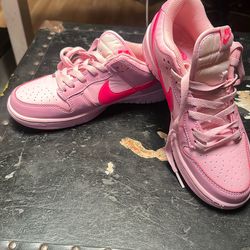 Woman’s Nike Dunks