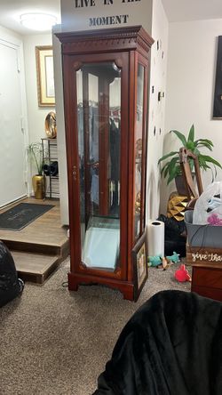 Gabinete con 4 estantes de vidrio