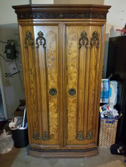 Elegant Antique Vintage Design Heirloom wood display case cabinet with shelf