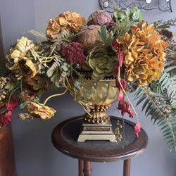 Beautiful Floral Arrangement In An Exquisite Decorative Vase!