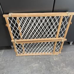 Wood expandable safety gate - sturdy