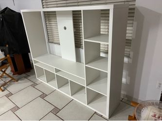 White free standing shelve
