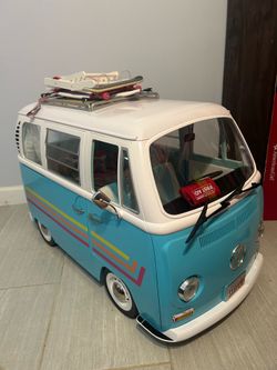 American girl Joss’s Volkswagen Bus