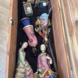 Chinese porcelains figures