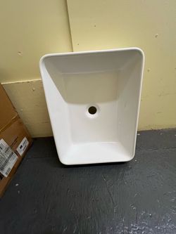 4 brand new bathroom sinks
