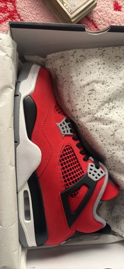 Jordan 4 toro bravo