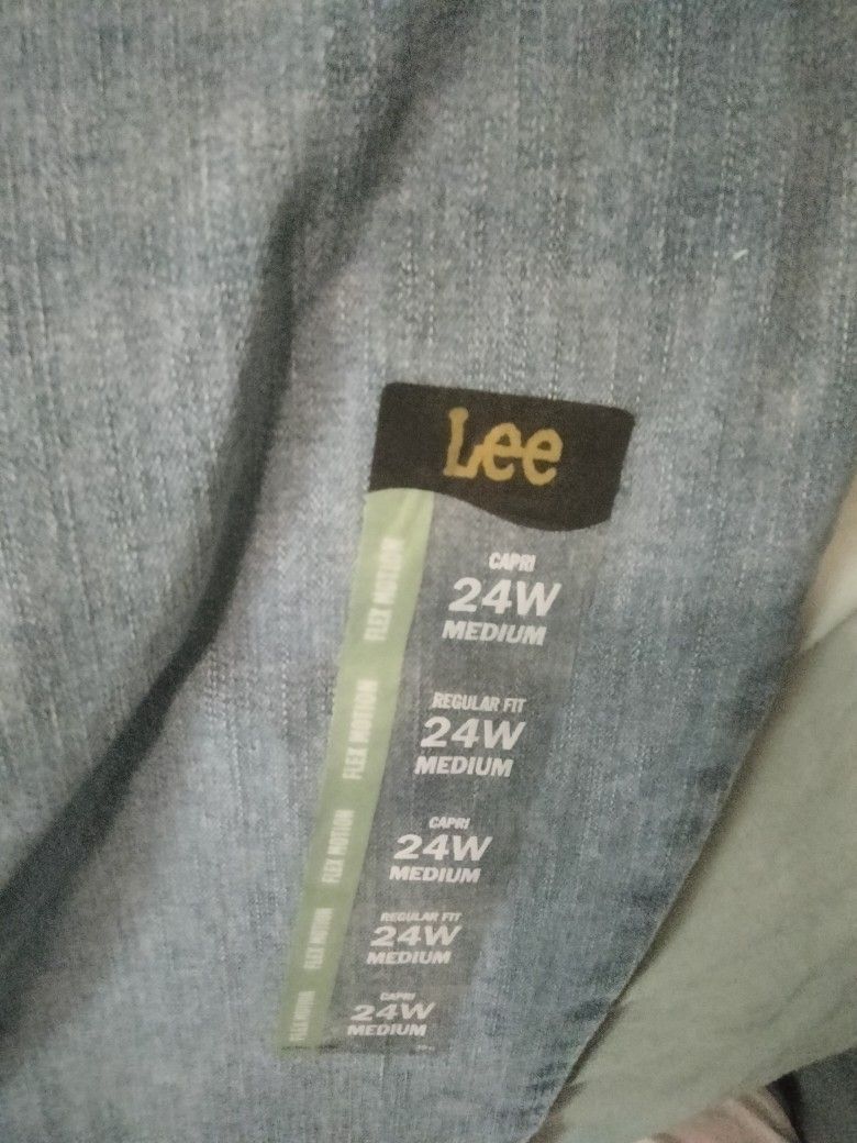 New Woman's Levi Size 24