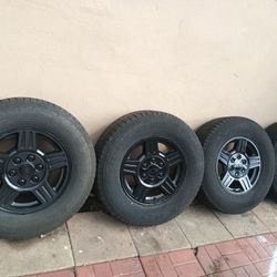 Set Of Four Aluminum rims 6 lugs size 17 Black Gloss