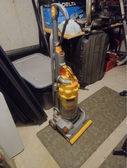 Dyson Upright Bagless Vacuum Cleaner