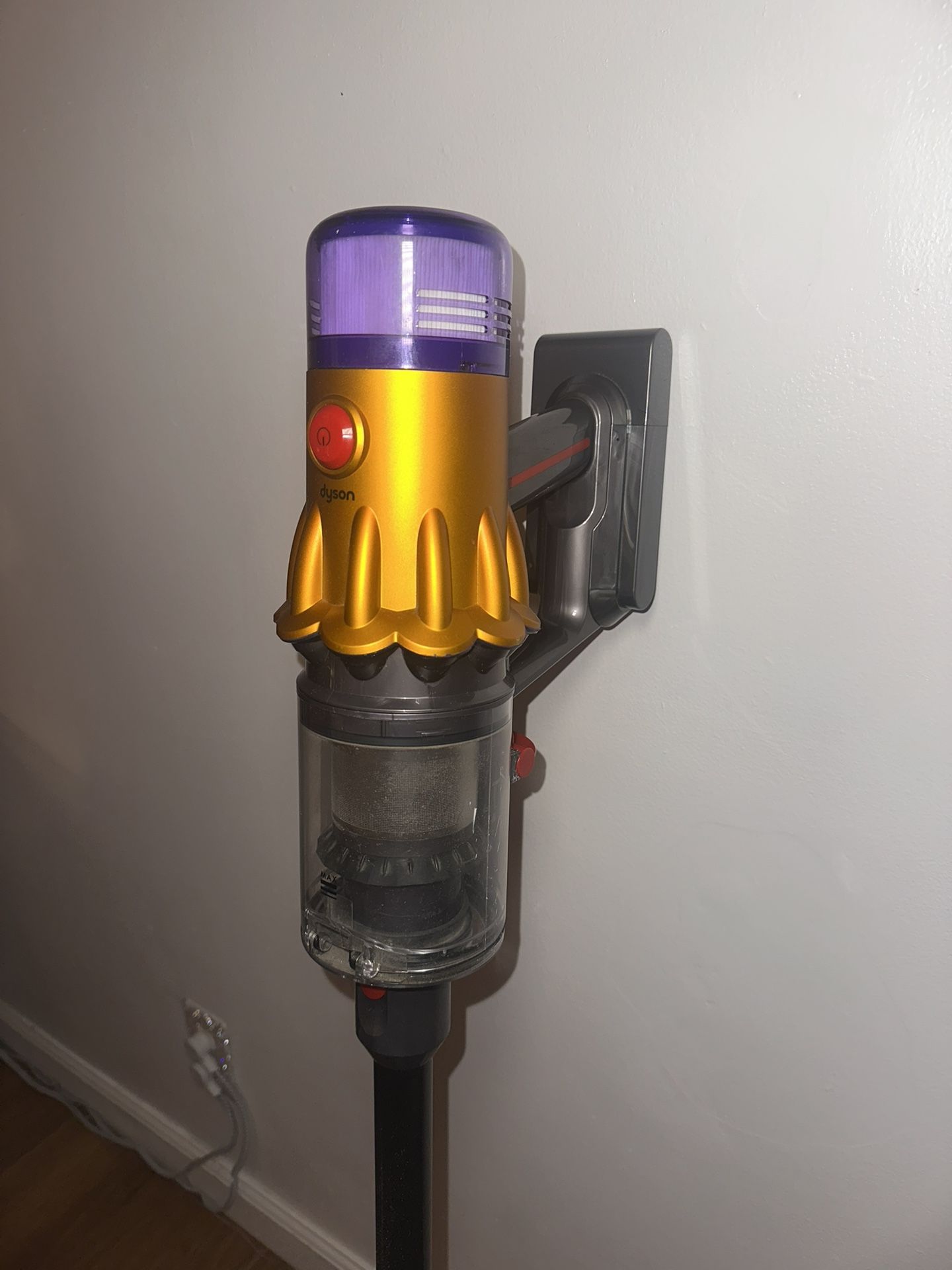 Dyson V15